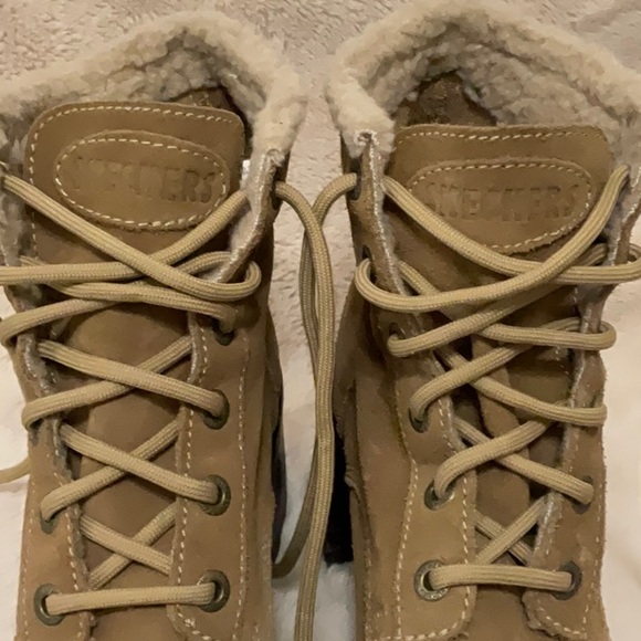 Sketchers Women’s Lace Up Suede Boots with Lug Sole, Size 8, Tan/ Camel color - Picture 7 of 9